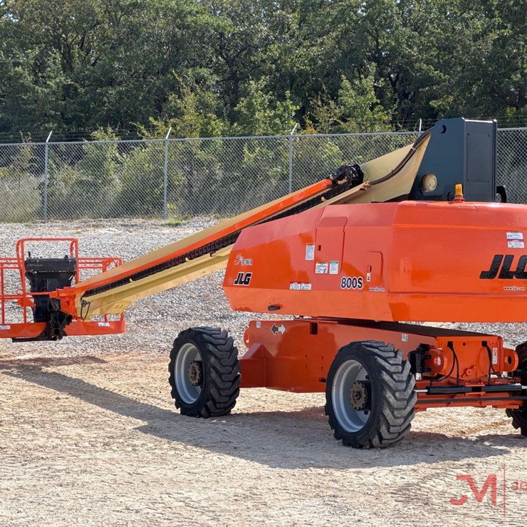 2015 JLG 800S