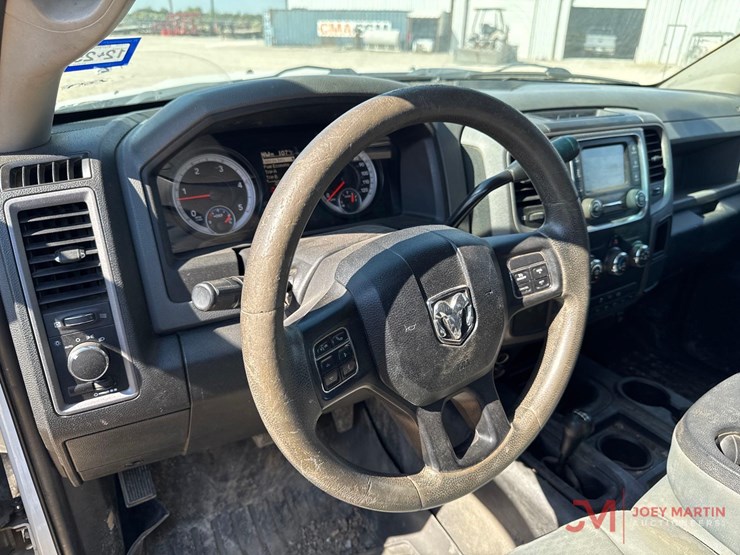 2014-ram-5500-heavy-duty-flat-bed-truck-image-20