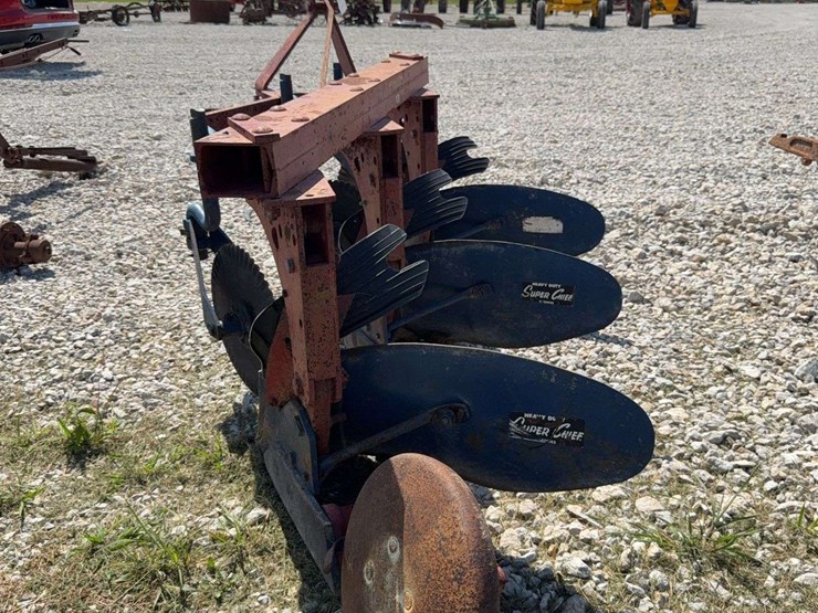 3-bottom-mounted-plow-image-4