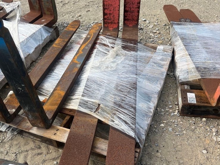 (1)-pair-of-59"-telehandler-forks-image-1