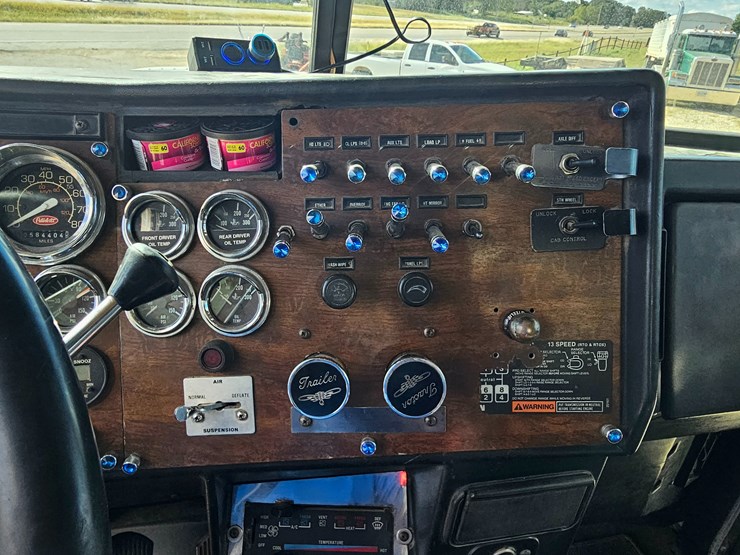 1989-peterbilt-379-image-75