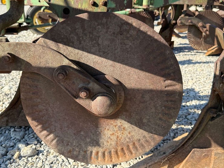 john-deere-4-bottom-pull-type-plow-image-25