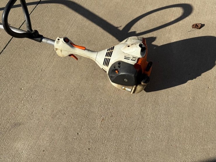stihl-fs400-weedeater,-has-compression-image-4