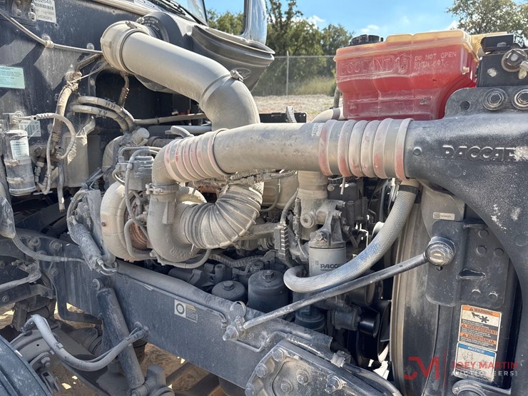 2013-peterbilt-386-image-12