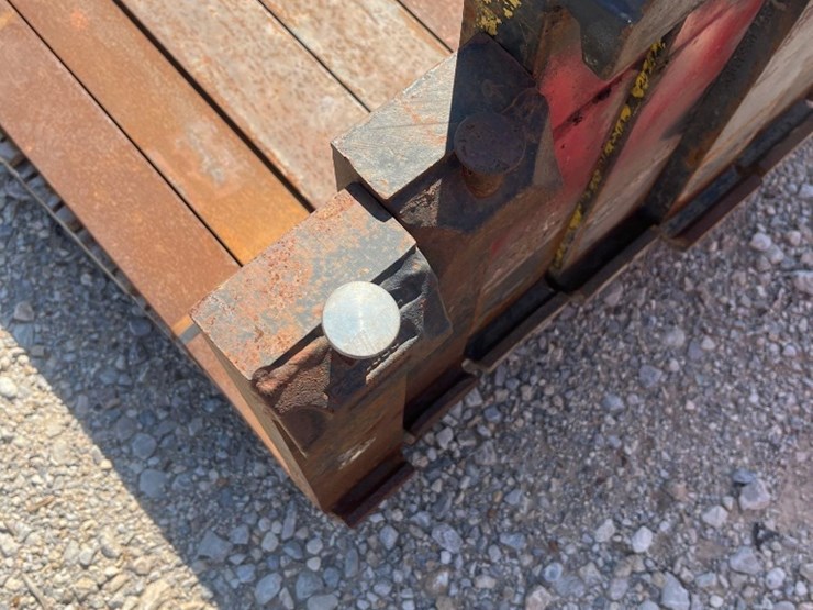 (1)-pair-of-72"-forklift-forks-image-2