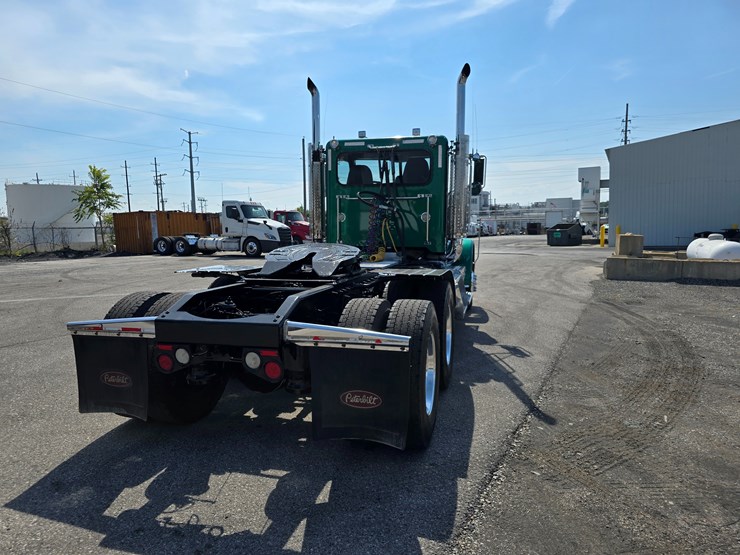 2014-peterbilt-388-image-27