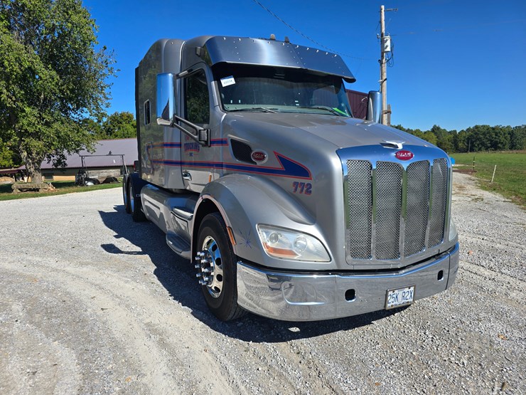 2015-peterbilt-579-image-37