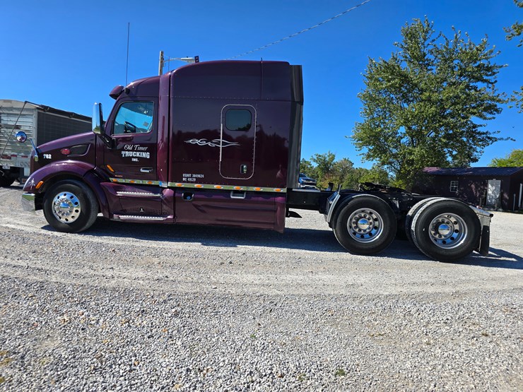 2015-peterbilt-579-image-10