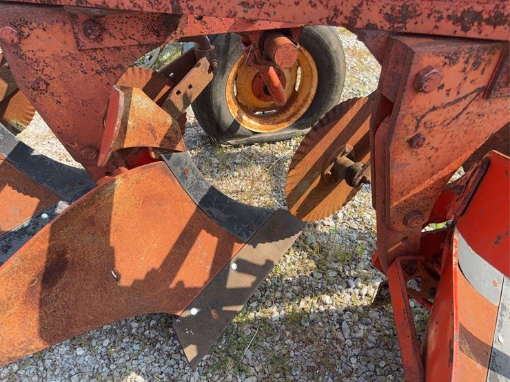 case-four-bottom-plow-image-14
