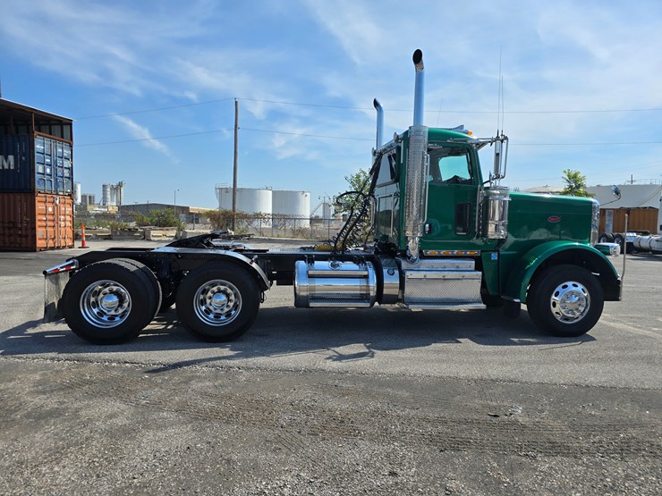 2014-peterbilt-388-image-37