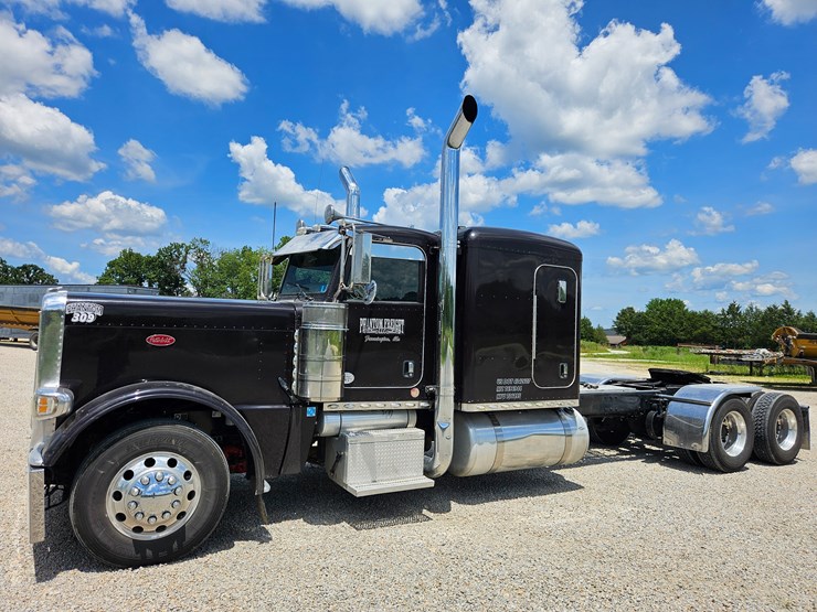 2010-peterbilt-389-image-6