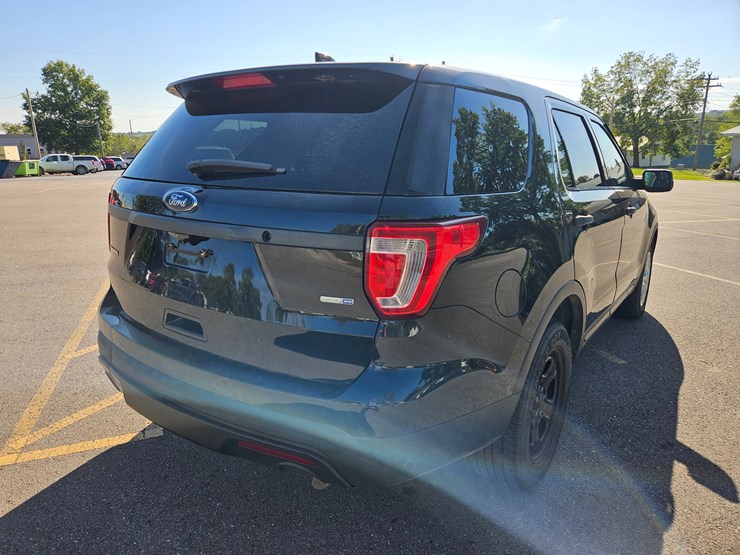 2017-ford-explorer-image-12