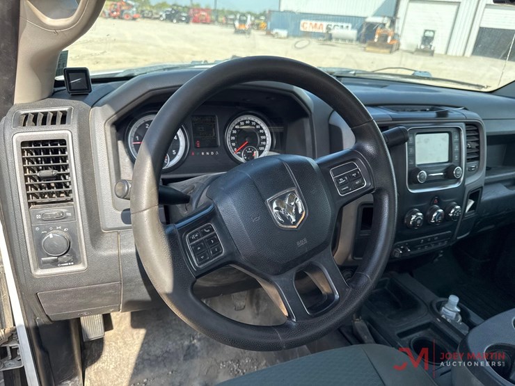 2015-dodge-ram-3500-image-18