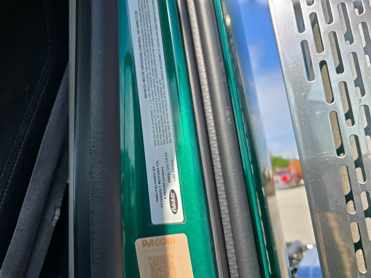 2019-peterbilt-567-image-79