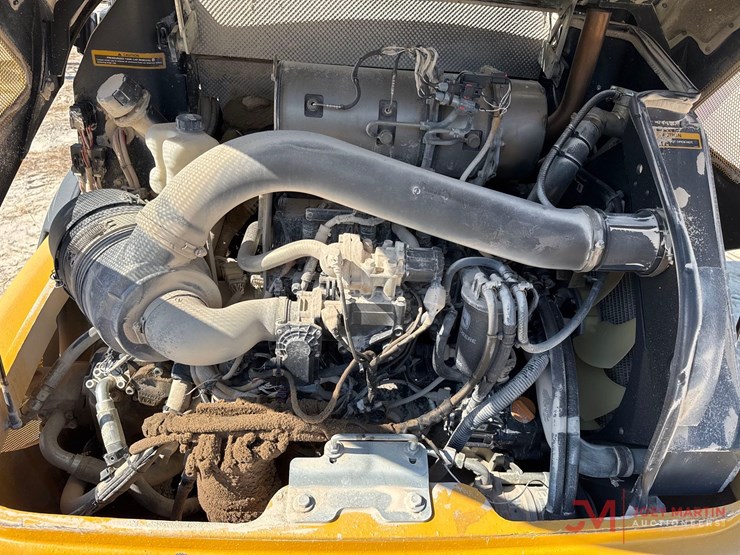 2021-deere-204l-image-11
