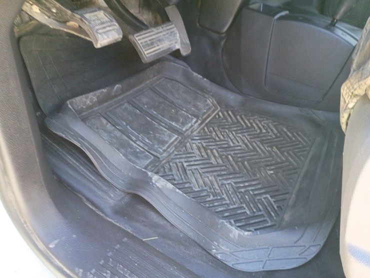 2014-chevrolet-silverado-image-35