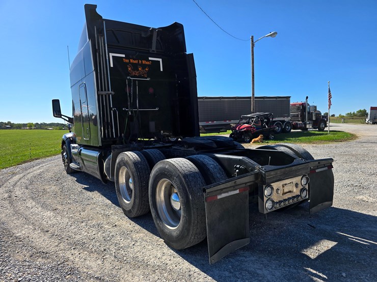 2015-peterbilt-579-image-17