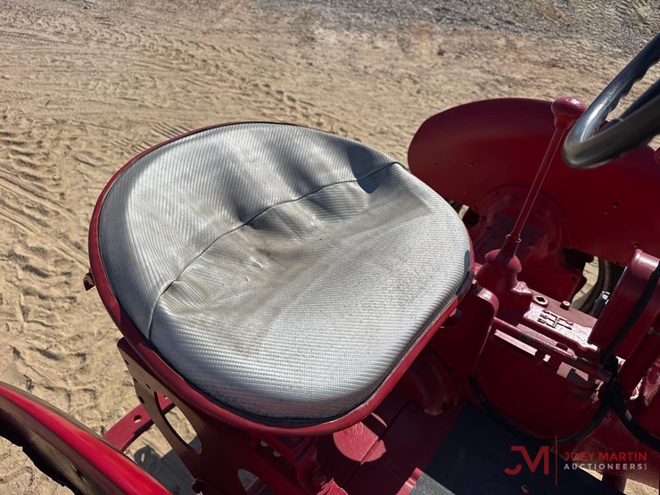 1945-mccormick-deering-farmall-model-b-antique-tractor-image-13