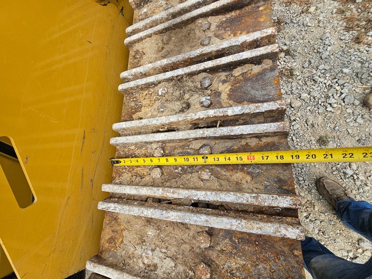 2023-caterpillar-953-image-81