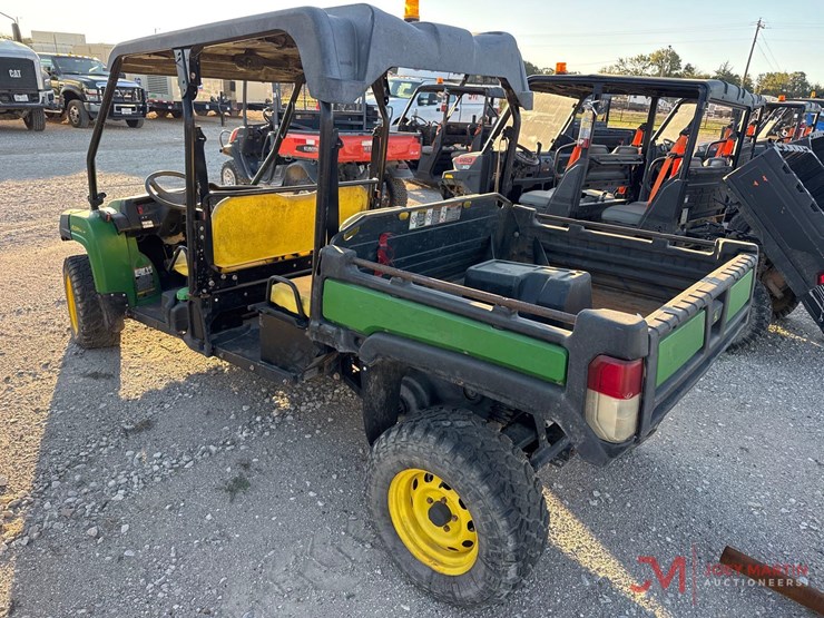 2021-john-deere-gator-image-3