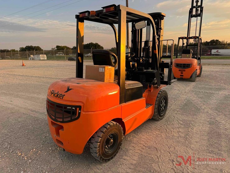 new/unused-e-picker-model-efl30-189-electric-forklift-image-2