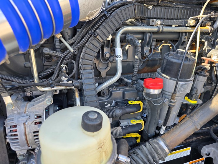 2019-peterbilt-567-image-57