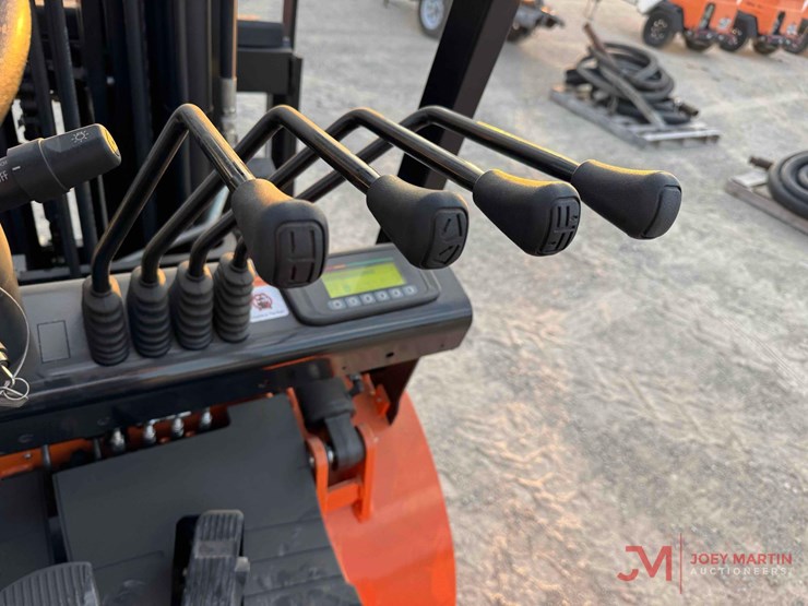 new/unused-e-picker-model-efl30-189-electric-forklift-image-14