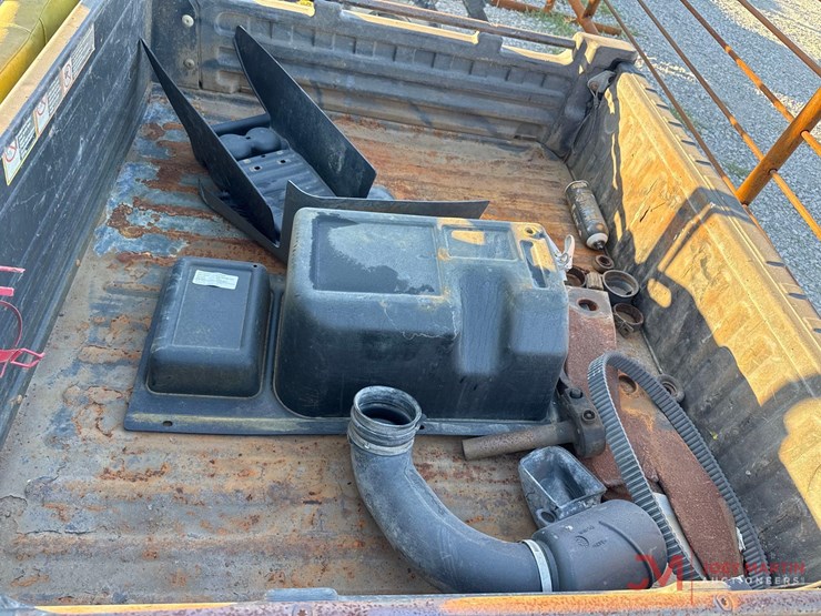 2021-john-deere-gator-image-9