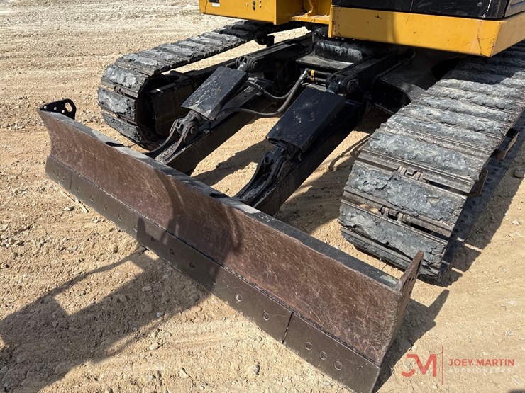 2019-caterpillar-310-image-11