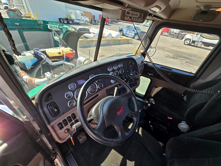 2014-peterbilt-388-image-96