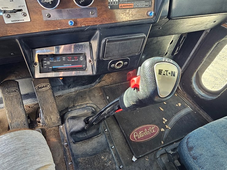 1989-peterbilt-379-image-77
