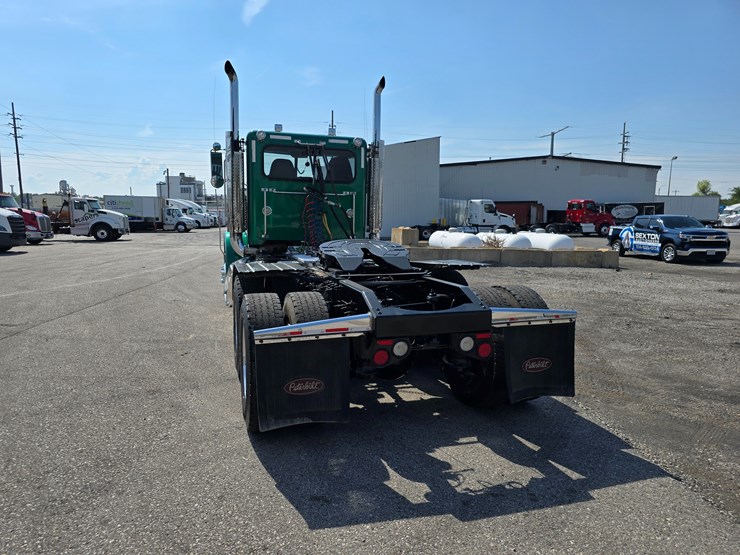 2014-peterbilt-388-image-24