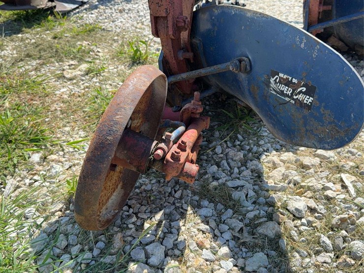 3-bottom-mounted-plow-image-17