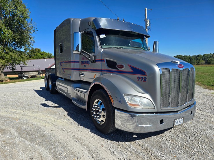 2015-peterbilt-579-image-35