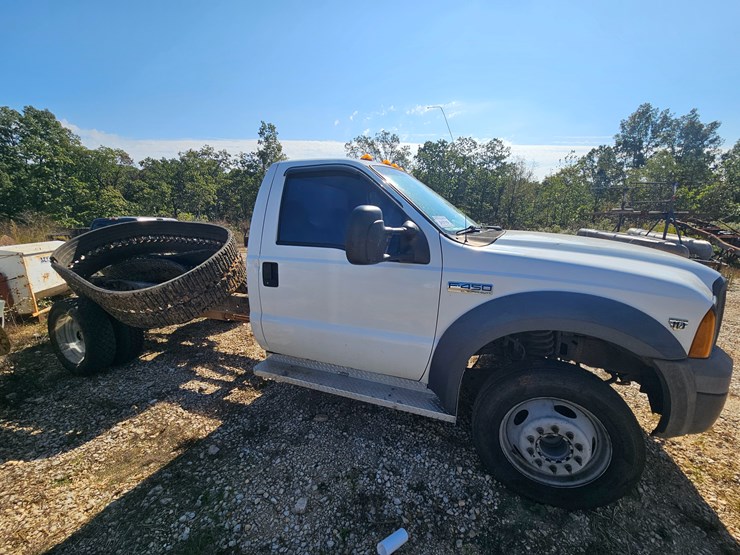 2005-ford-f450-image-15