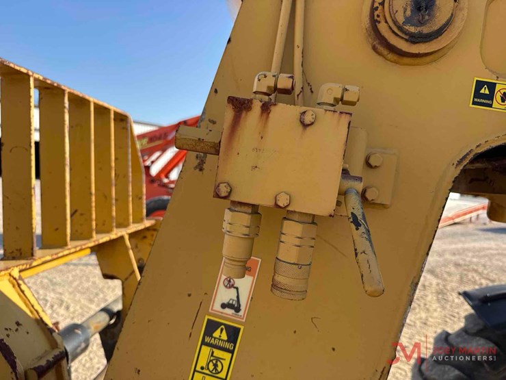 caterpillar-th83-image-7