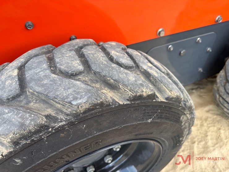 2016-kubota-ssv65-image-5