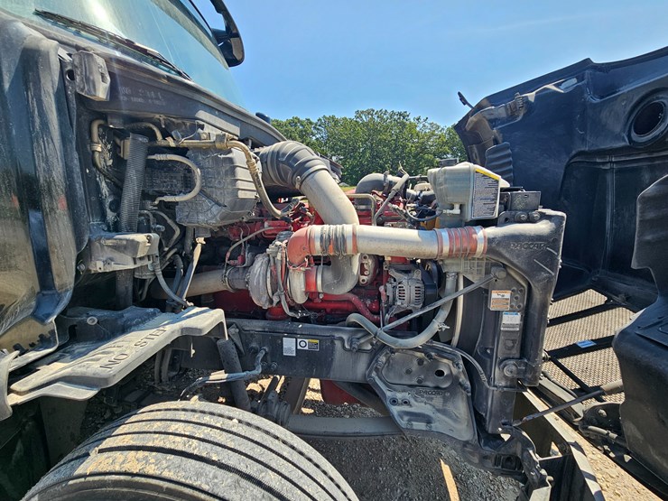 2017-peterbilt-579-image-43