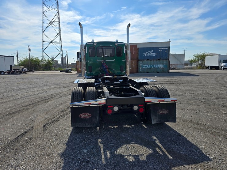 2019-peterbilt-567-image-22
