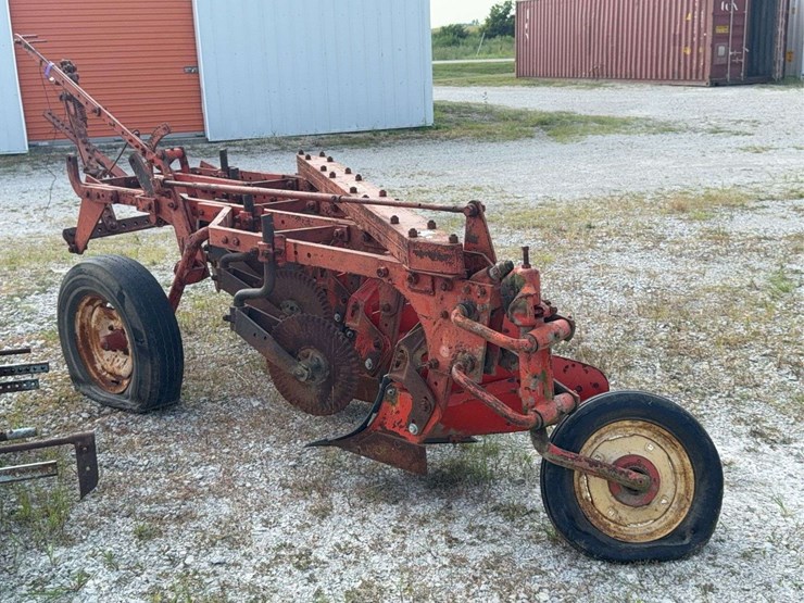case-four-bottom-plow-image-29