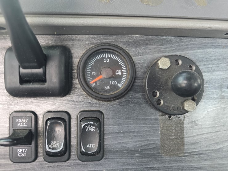 2013-freightliner-columbia-112-image-80