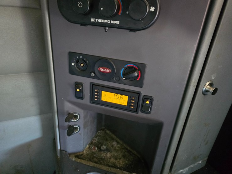 2015-peterbilt-579-image-88