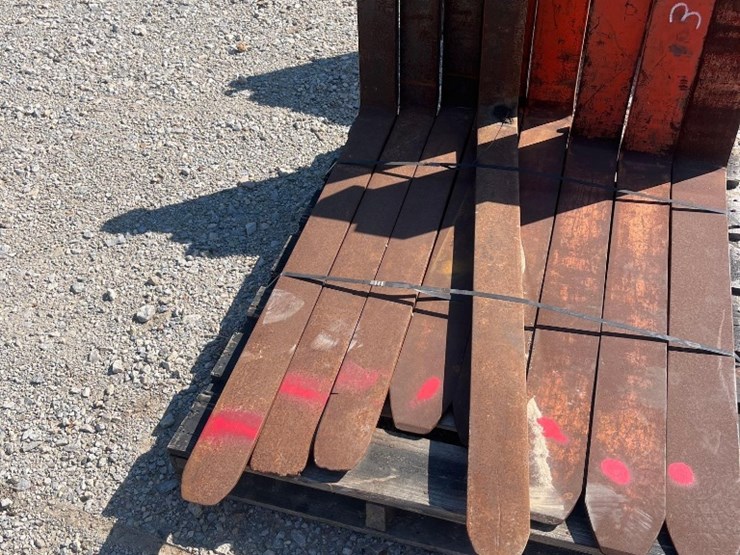 (1)-pair-of-48"-forklift-forks-image-1