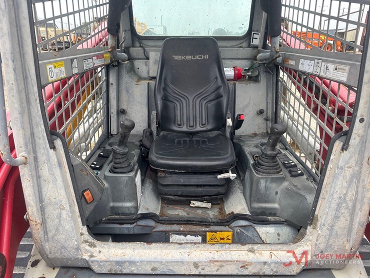 2017-takeuchi-tl12r2-image-17