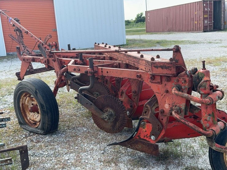 case-four-bottom-plow-image-26