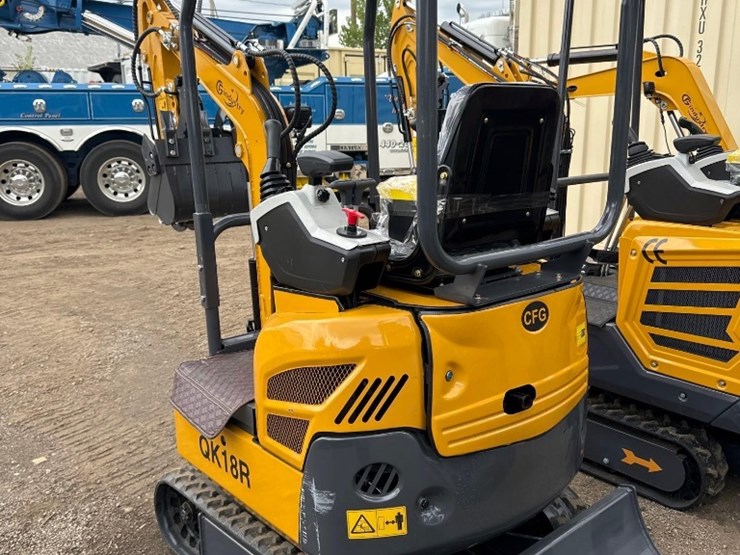 new-cfg-industrial-co-mini-excavator-model-qk18r-image-3
