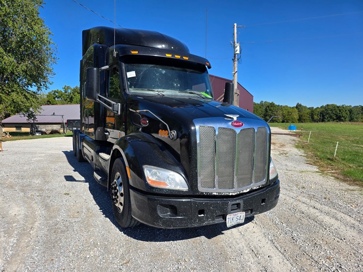 2015-peterbilt-579-image-39