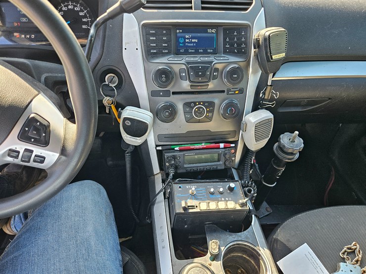 2014-ford-explorer-image-34