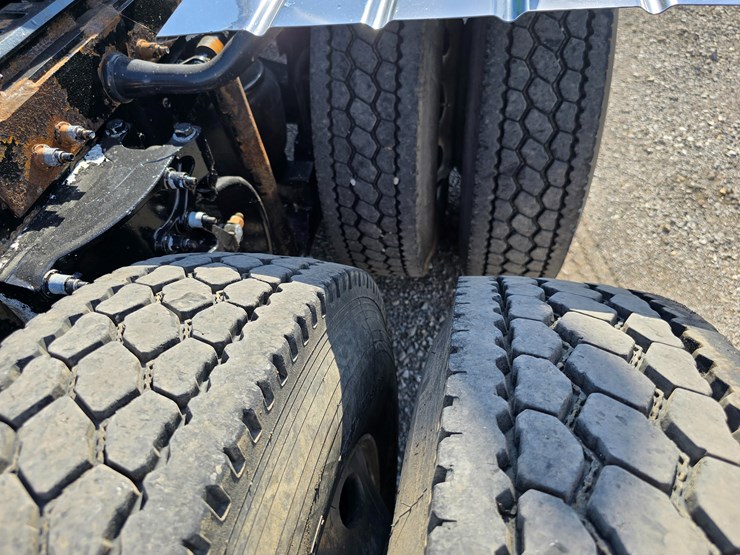 2019-peterbilt-567-image-109