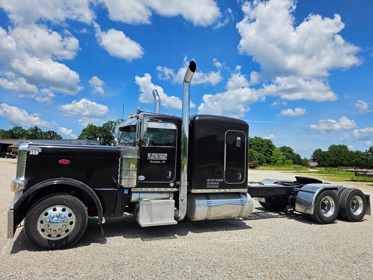 2010-peterbilt-389-image-7